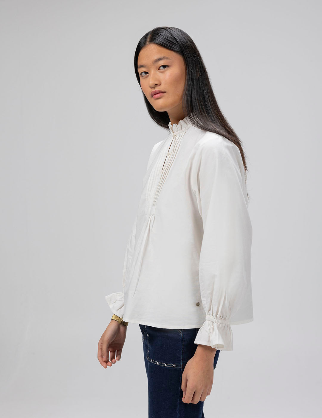 TEEN SHIRT WITH RUFFLED COLLAR IN PURE WHITE