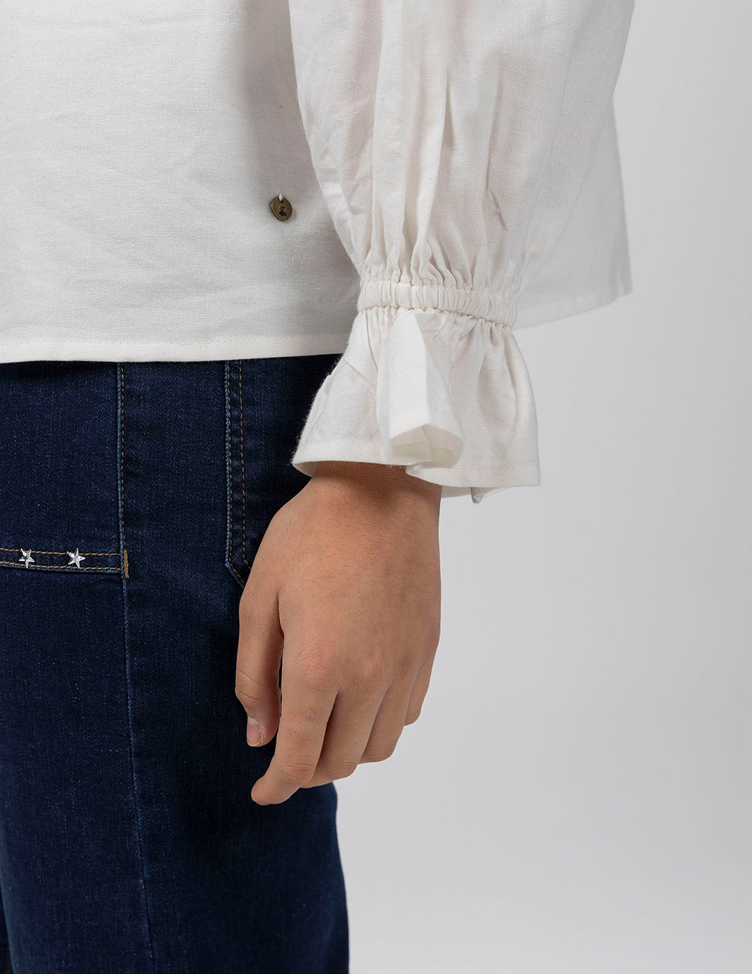 TEEN SHIRT WITH RUFFLED COLLAR IN PURE WHITE