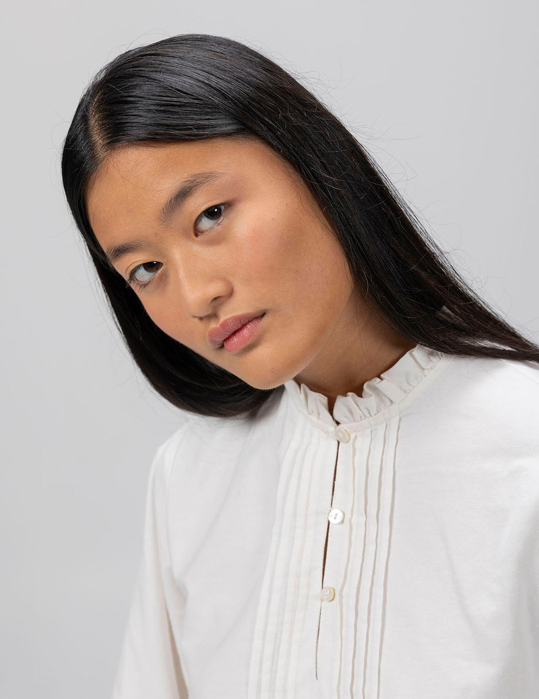 TEEN SHIRT WITH RUFFLED COLLAR IN PURE WHITE