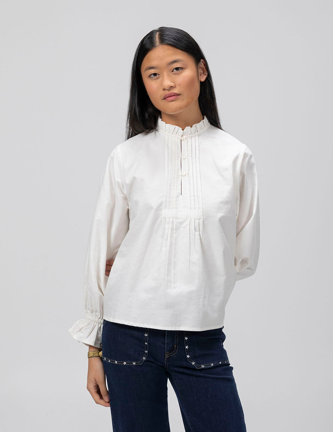 TEEN SHIRT WITH RUFFLED COLLAR IN PURE WHITE