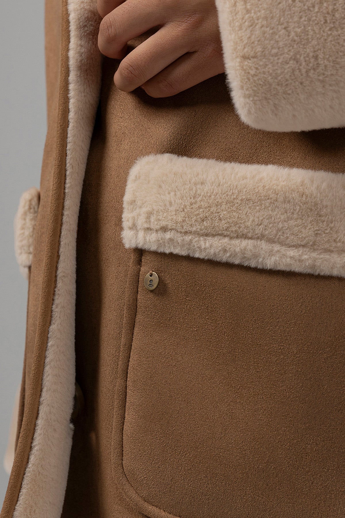 CHAQUETA TEEN DOBLE FAZ CUELLO SOLAPA CAMEL