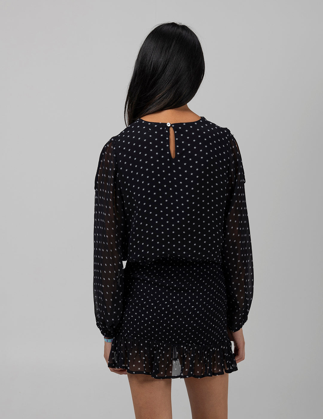 BLUSA TEEN CUT OUT ESTAMPADO ESTRELLAS NEGRO