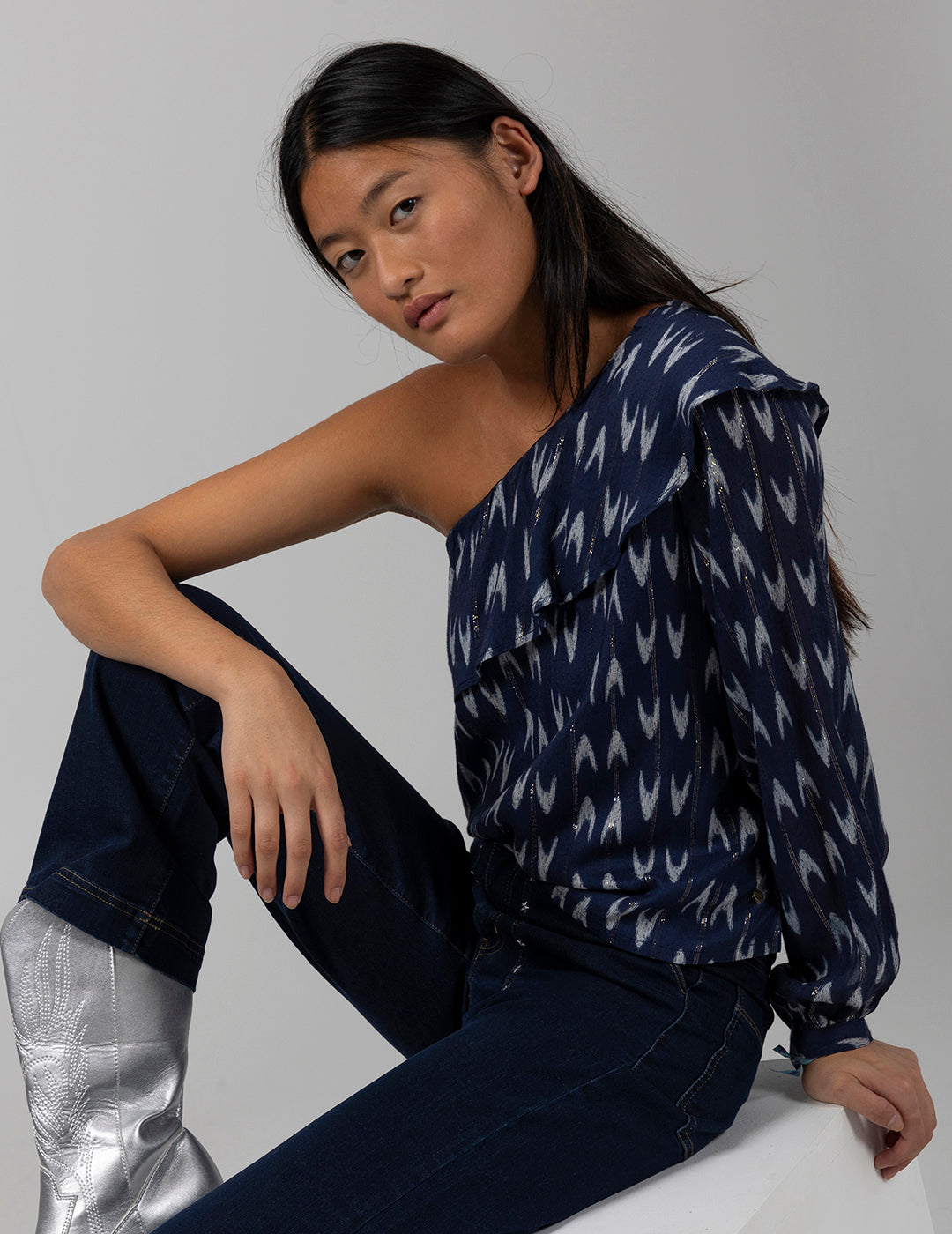 ASYMMETRIC TEEN BLOUSE WITH ARROWS PRINT LUREX NAVY BLUE