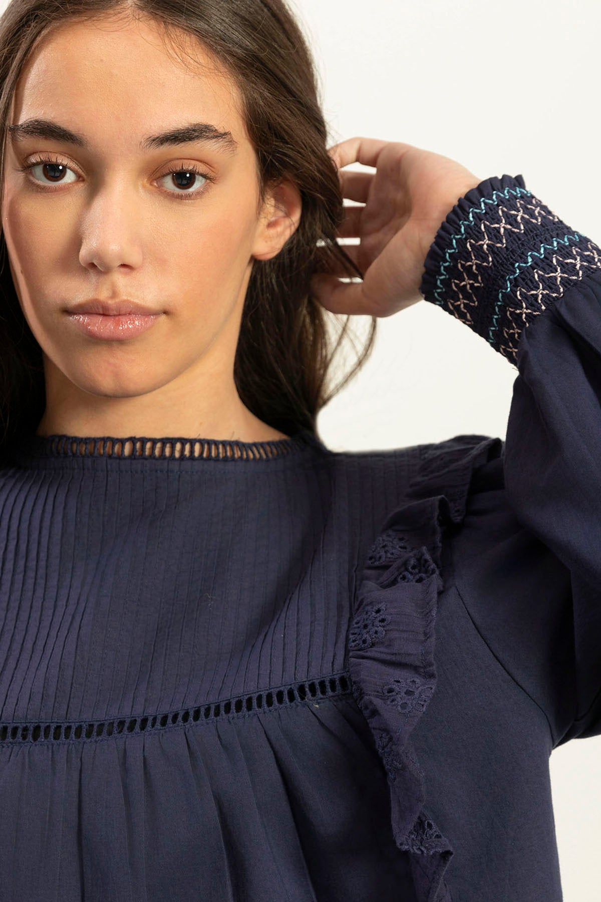 TEEN BLOUSE WITH PLEATS AND RUFFLES IN NAVY BLUE