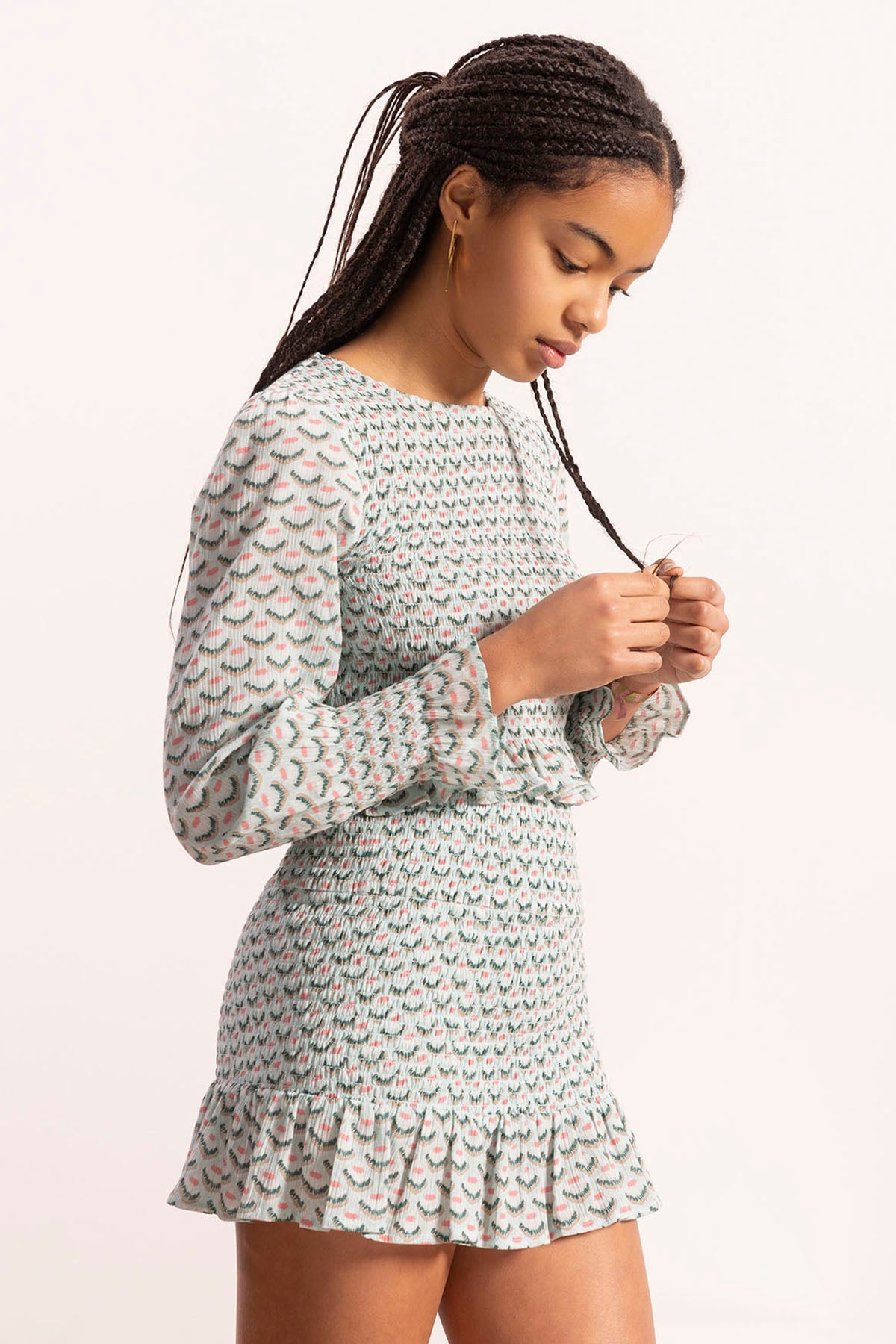 TEEN LONG SLEEVE BLOUSE WITH ELASTIC RUFFLES AND GREENISH BLUE FAN PRINT