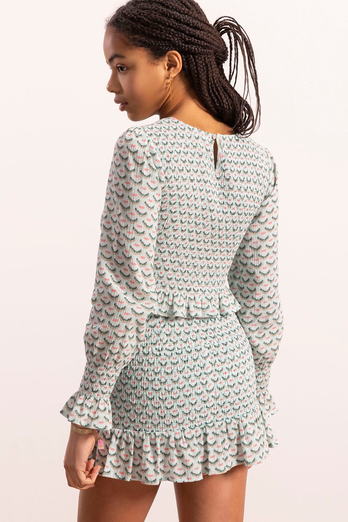 TEEN LONG SLEEVE BLOUSE WITH ELASTIC RUFFLES AND GREENISH BLUE FAN PRINT