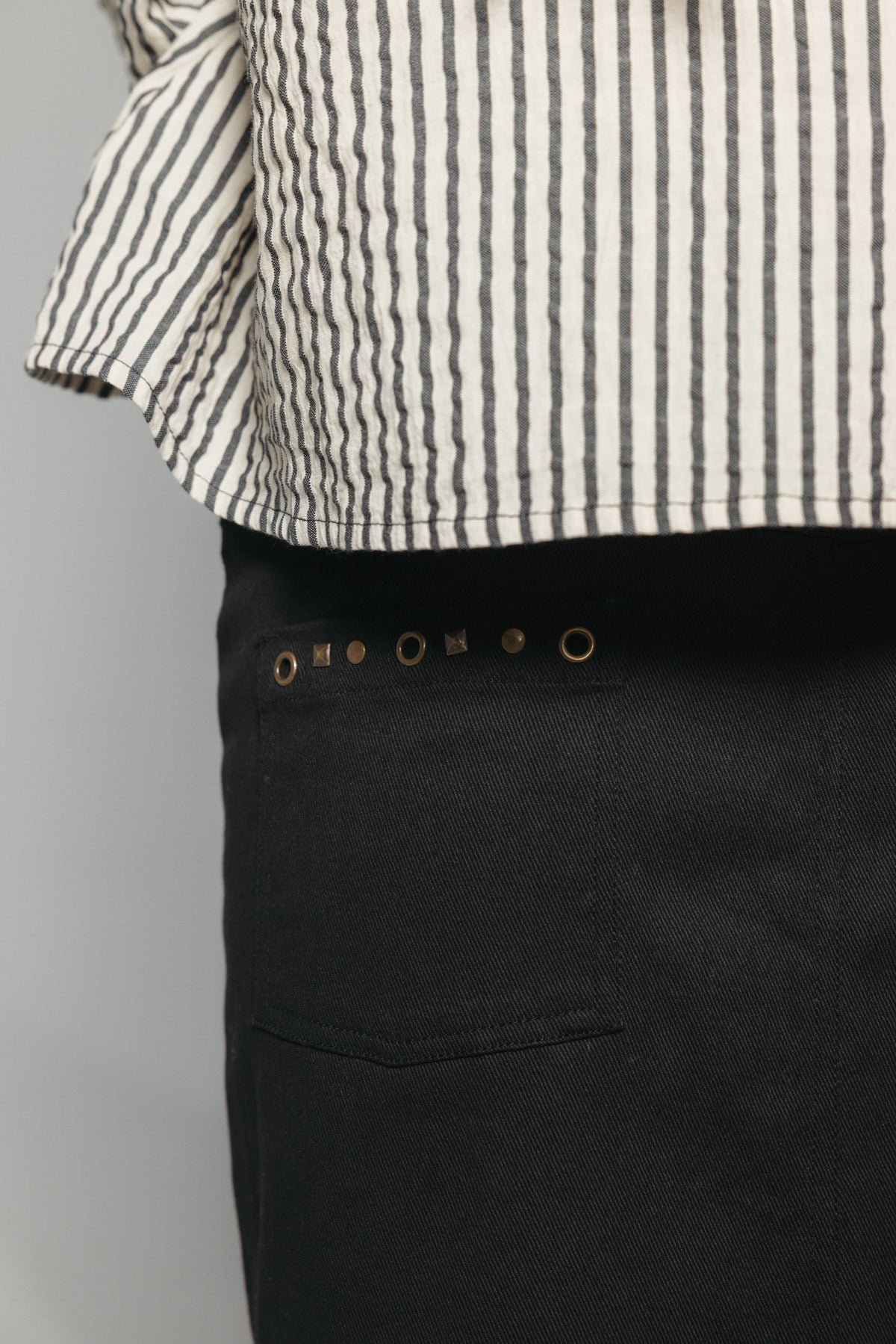 FALDA TEEN DETALLE TACHAS NEGRO