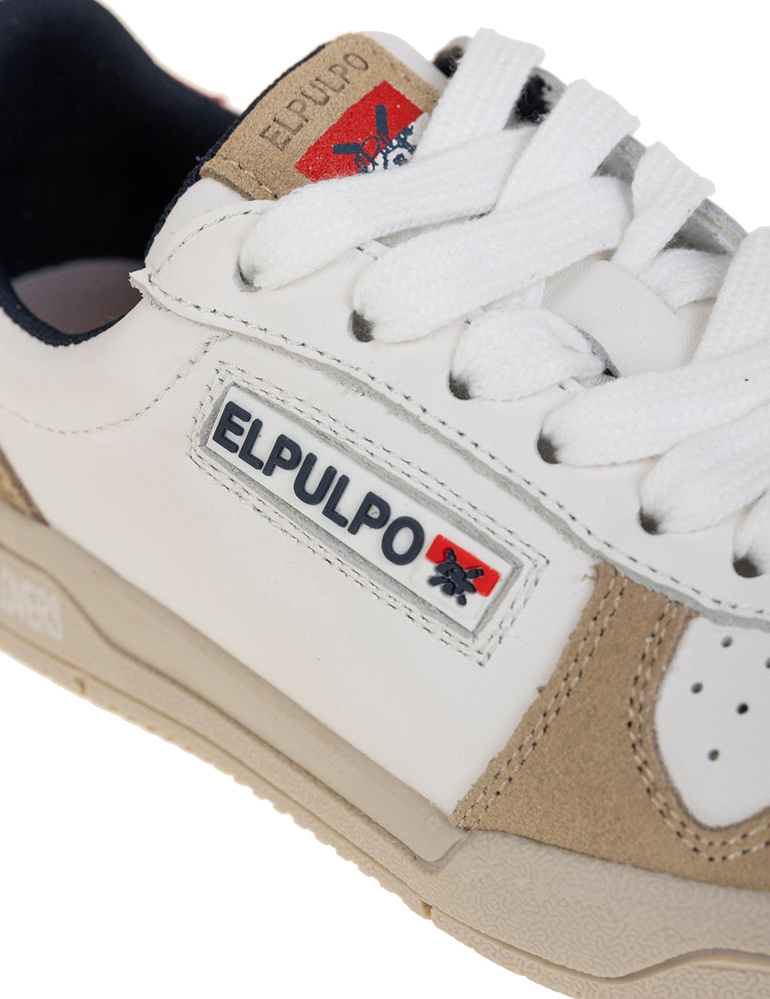 CHILDREN'S SPORTS SHOE WITH RED FLAG LETTER