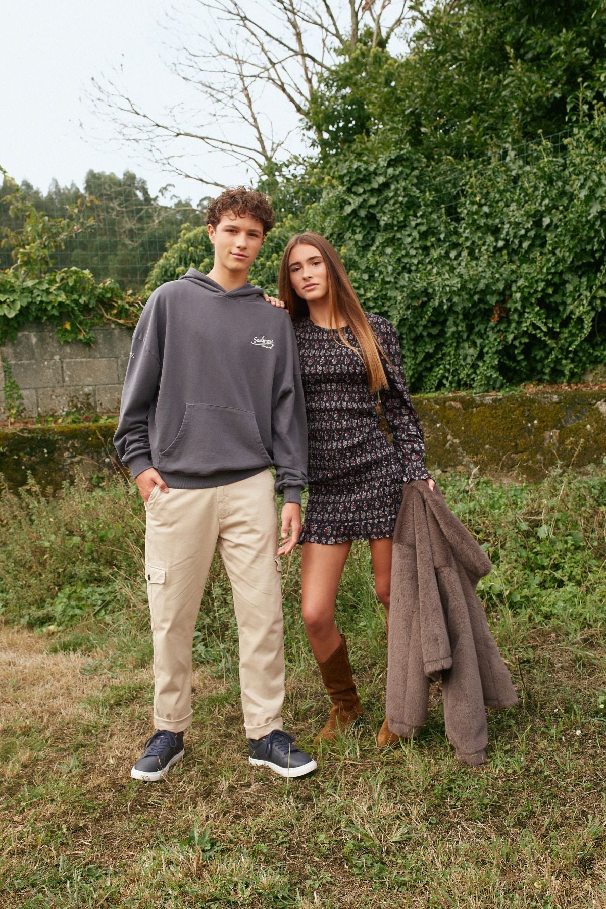 VESTIDO TEEN GOMAS ESTAMPADO FLORES GRANDES NEGRO