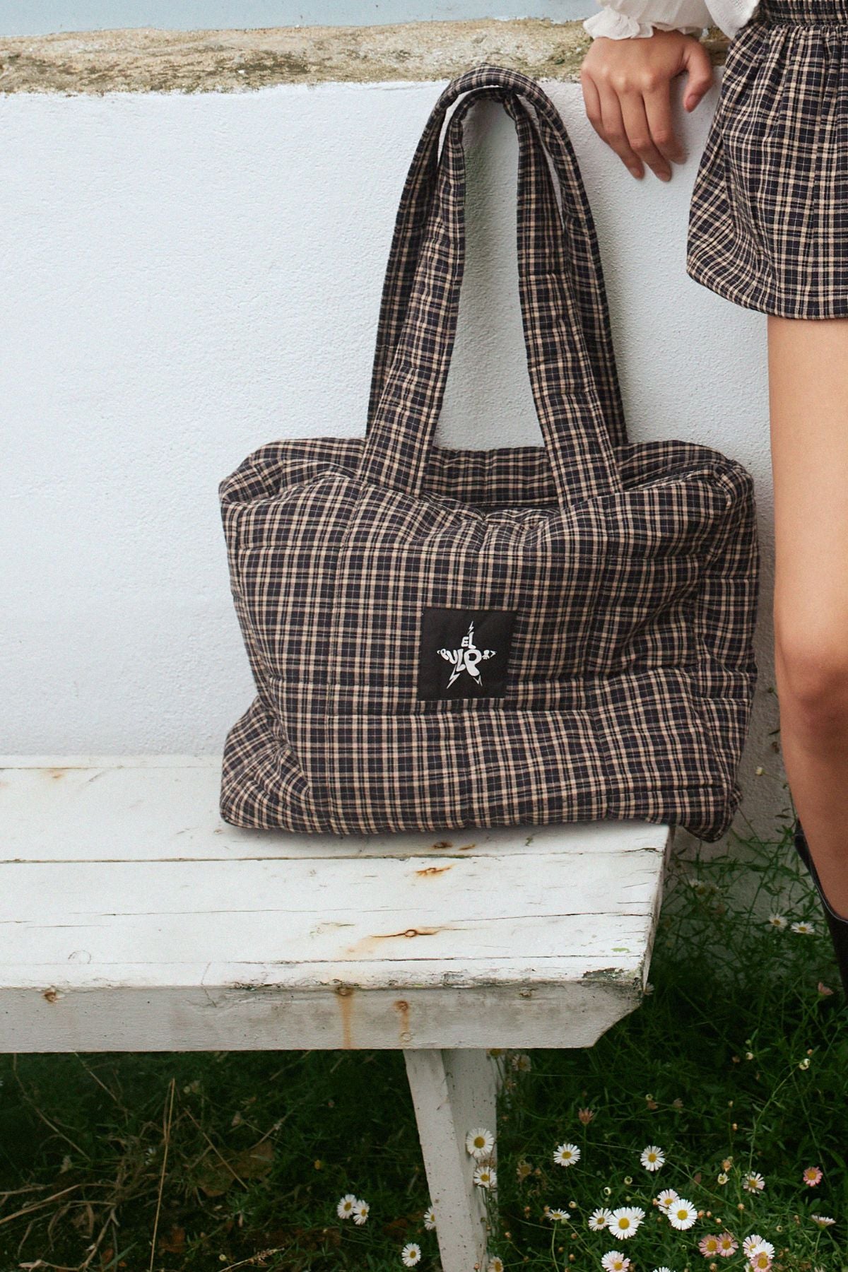 Tote bag acolchada teen cuadros negro
