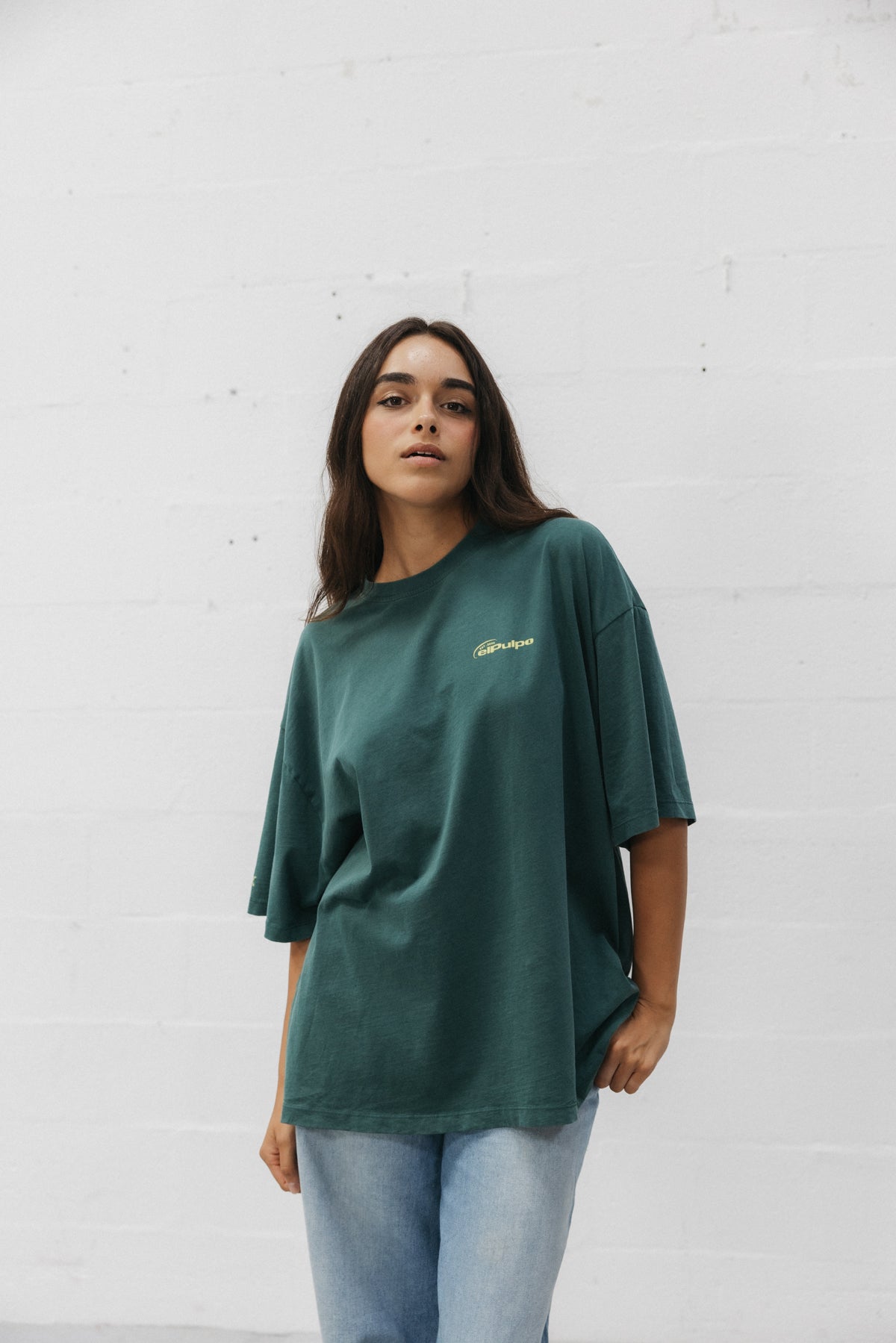 CAMISETA UNISEX THEY NOT LIKE US VERDE BOTELLA