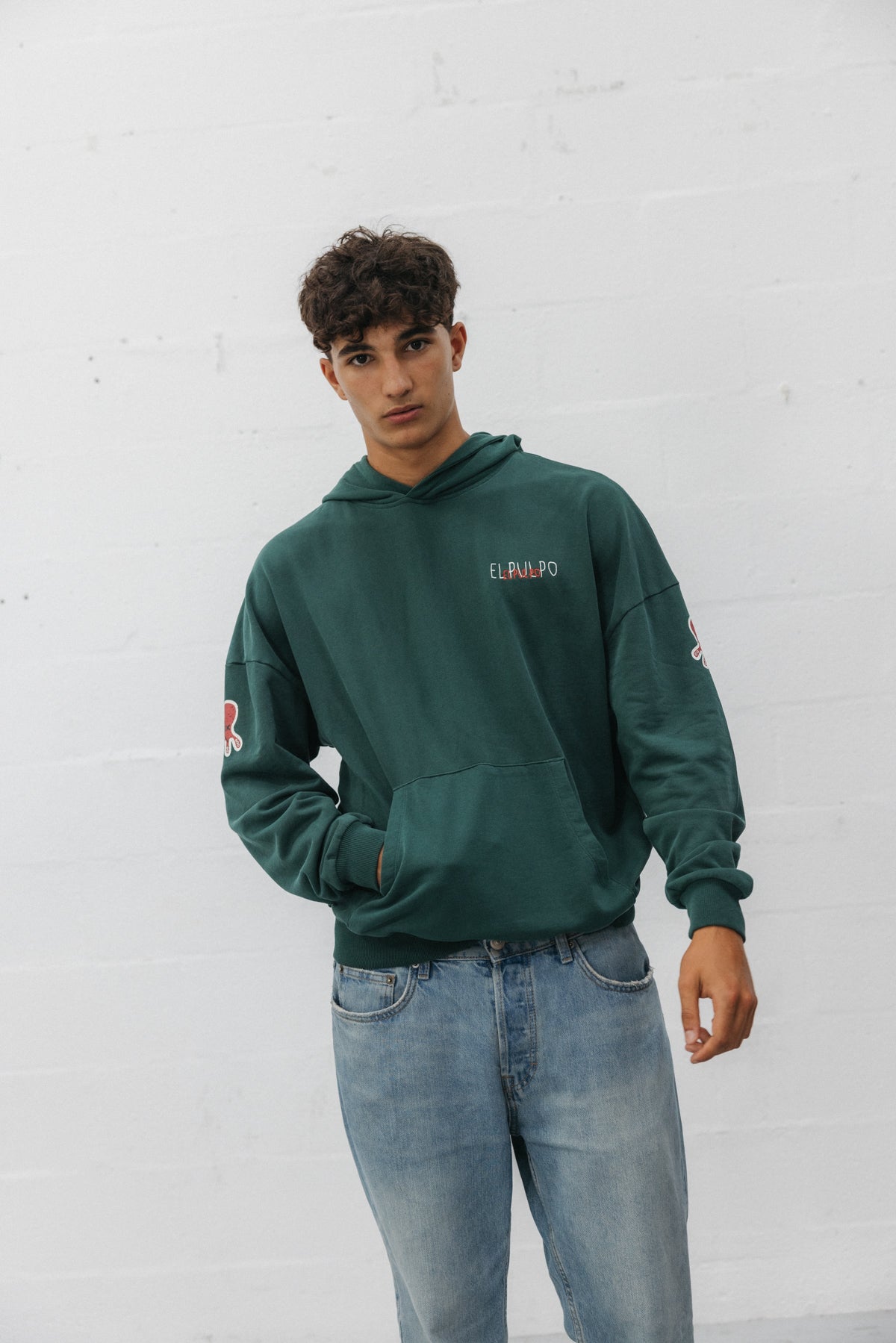 SUDADERA CAPUCHA UNISEX TRIPLE LOGO ESTAMPADO VERDE BOTELLA