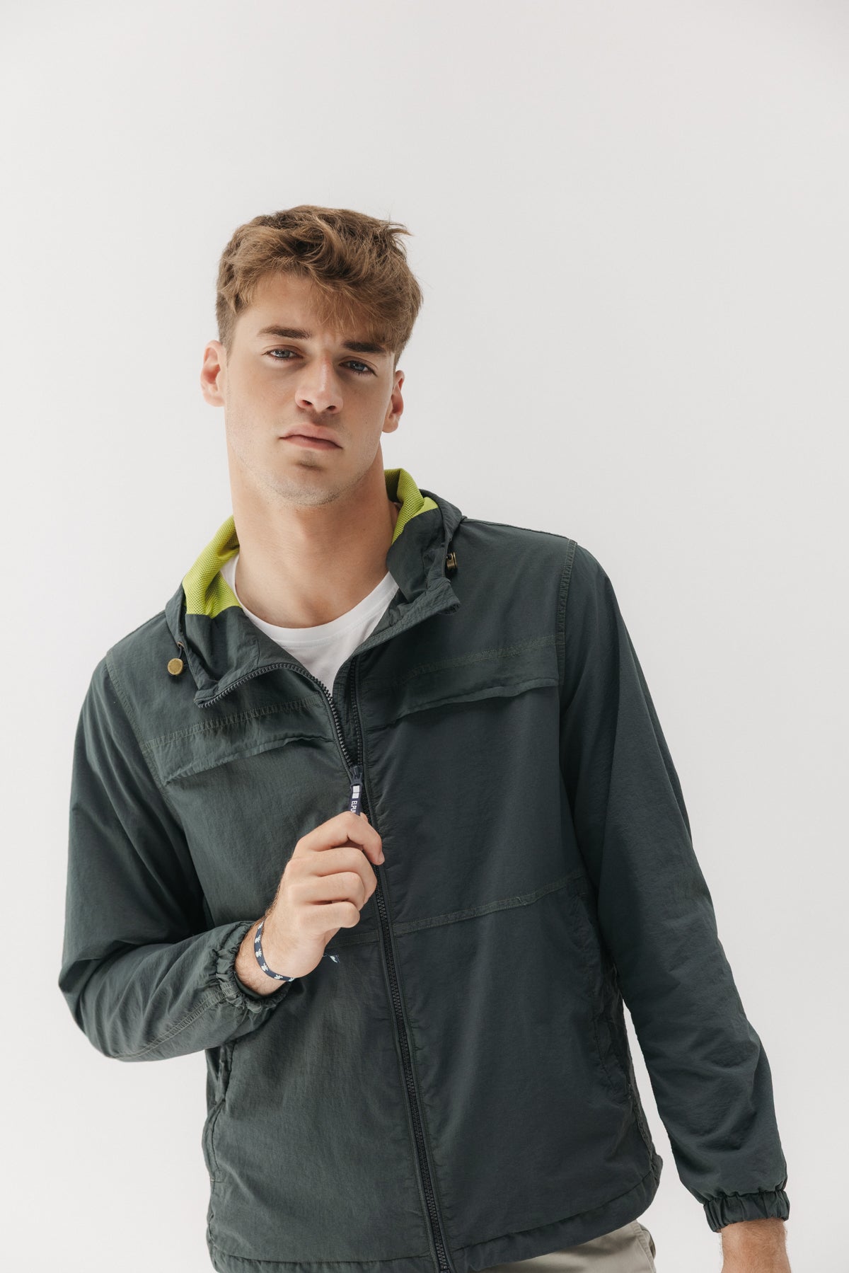 CAZADORA ULTRALIGERA LONG BEACH VERDE MILITAR