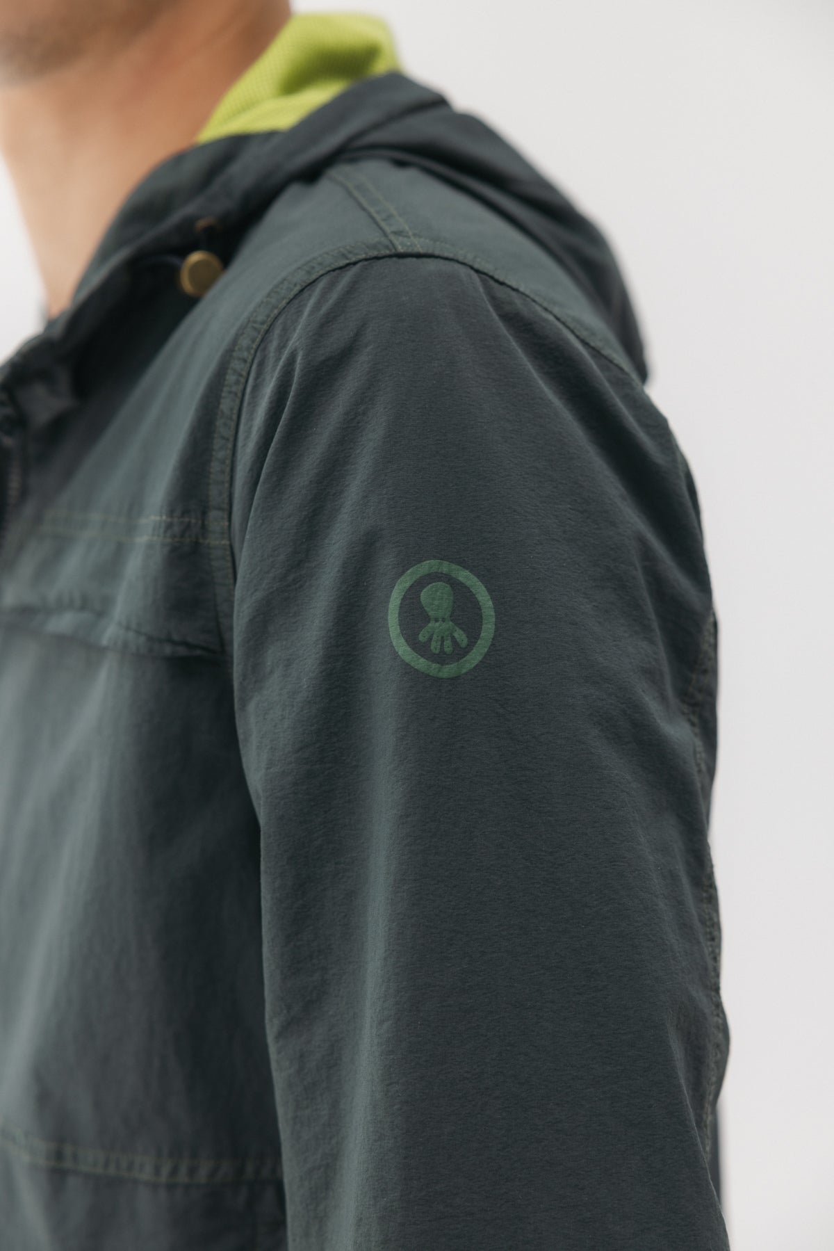 CASACO ULTRALEVE LONG BEACH VERDE MILITAR