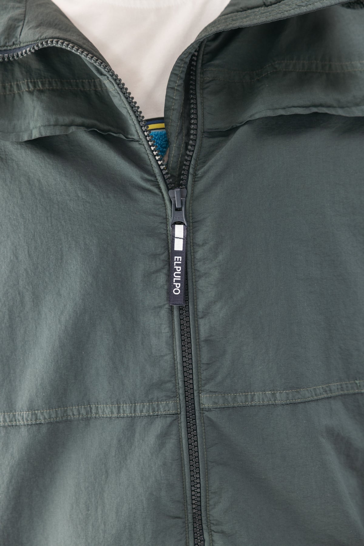CASACO ULTRALEVE LONG BEACH VERDE MILITAR