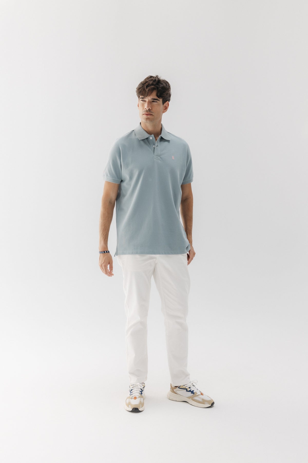 POLO LAVADO BORDADO A CONTRASTE AZUL GRISÁCEO