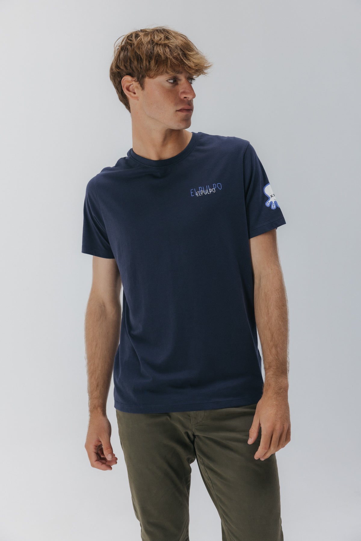 CAMISETA ESTAMPADO TRIPLE LOGO DESGASTADO AZUL MARINO DELAVÉ