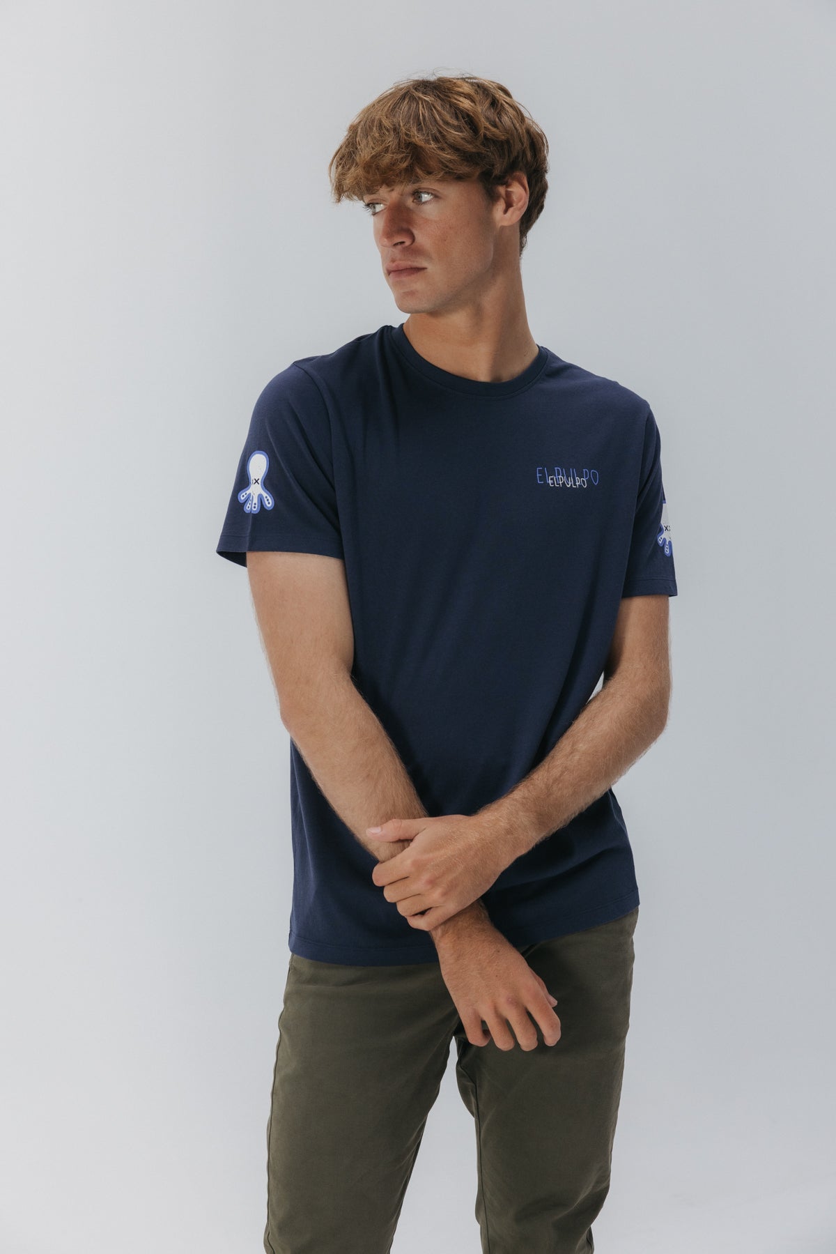 CAMISETA ESTAMPADO TRIPLE LOGO DESGASTADO AZUL MARINO DELAVÉ