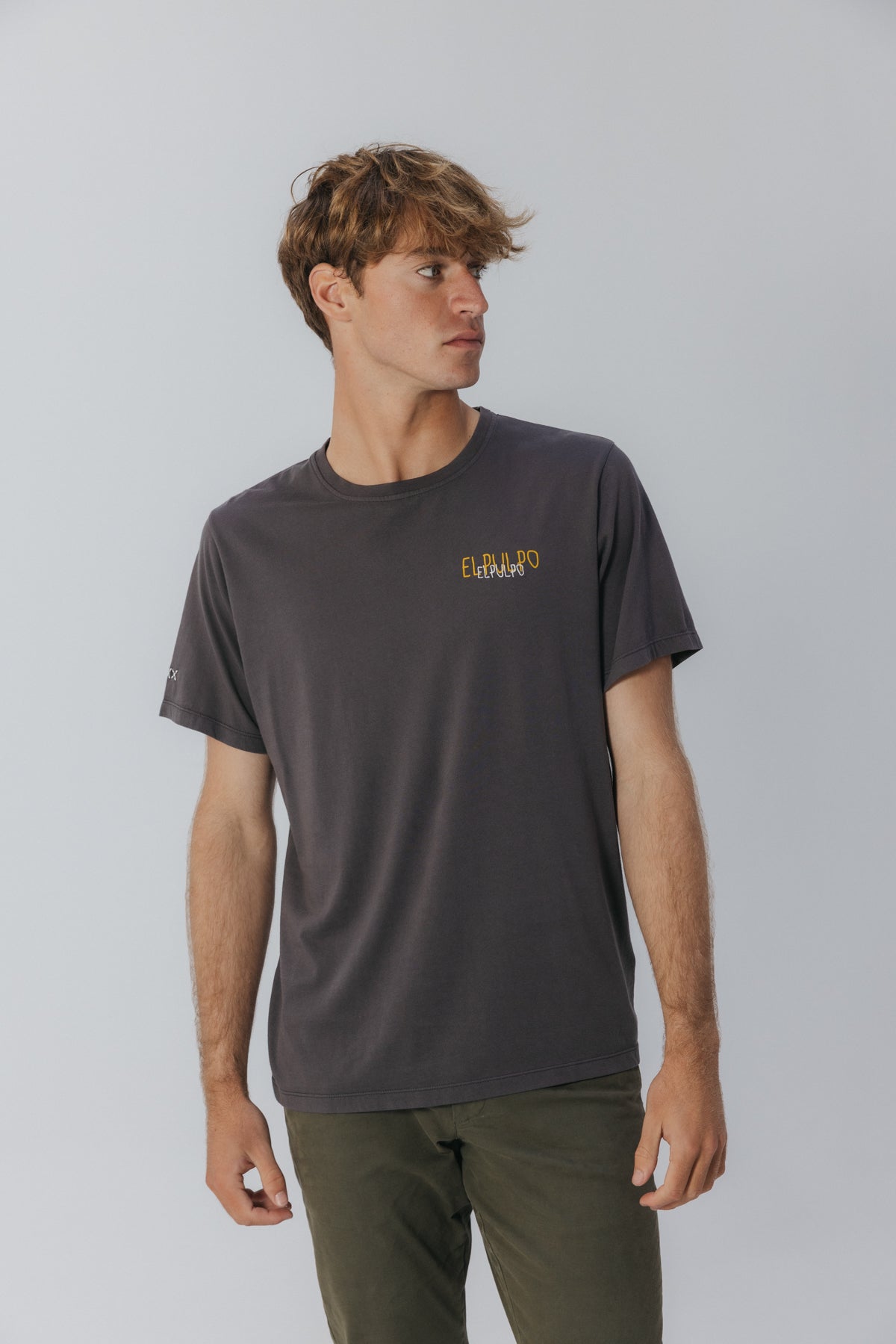 CAMISETA LOGO TEJIDO ANTRACITA