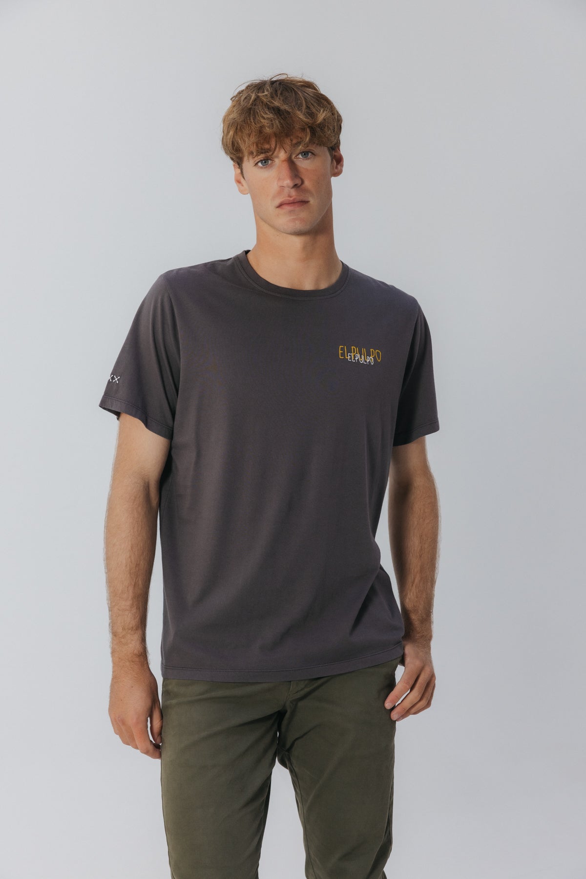 CAMISETA LOGO TEJIDO ANTRACITA