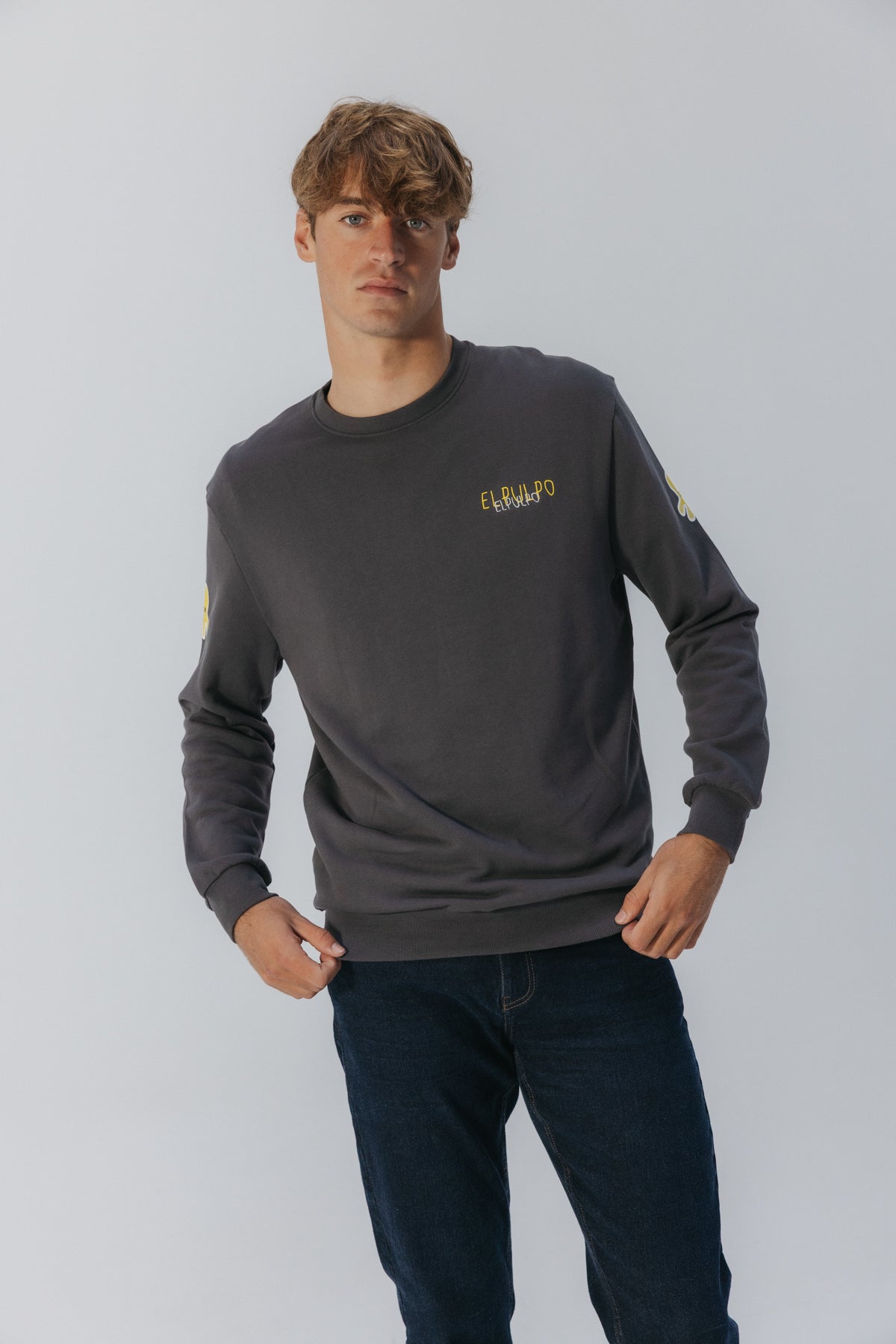 SUDADERA ESTAMPADO TRIPLE LOGO DESGASTADO ANTRACITA