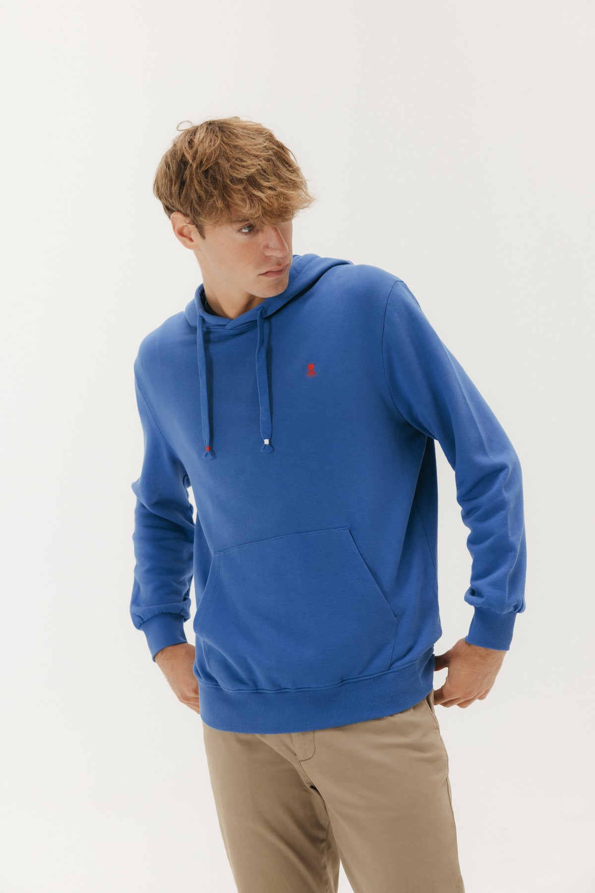 SUDADERA CAPUCHA LOGO BORDADO AZUL ELÉCTRICO