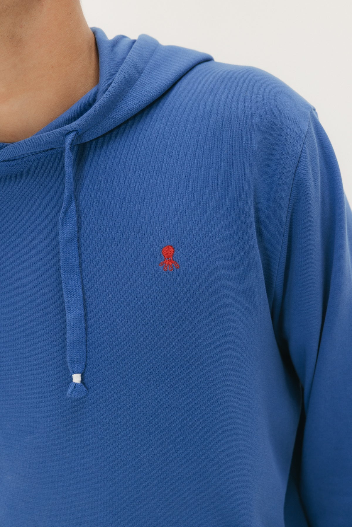 SUDADERA CAPUCHA LOGO BORDADO AZUL ELÉCTRICO