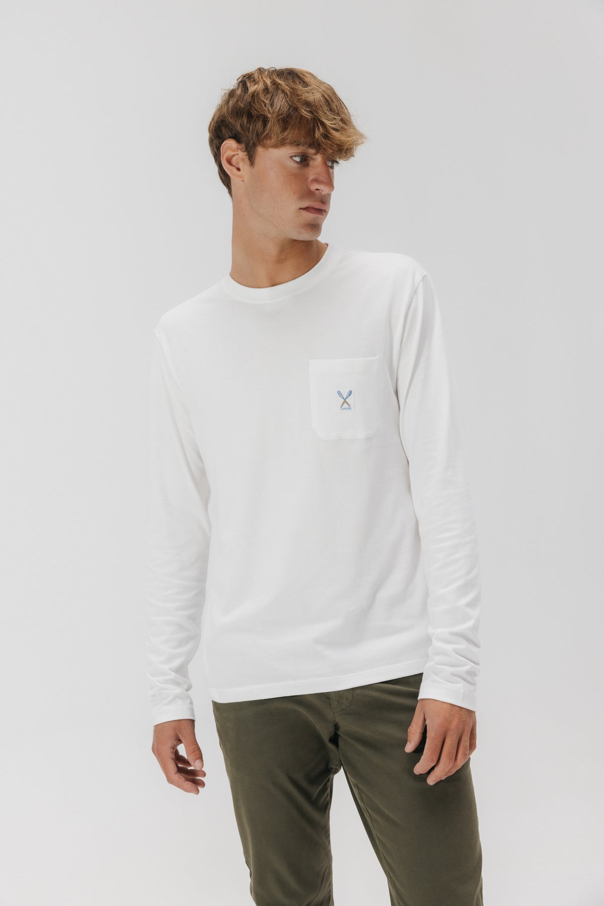 CAMISETA MANGA LARGA BOLSILLO ETIQUETA BLANCO PURO