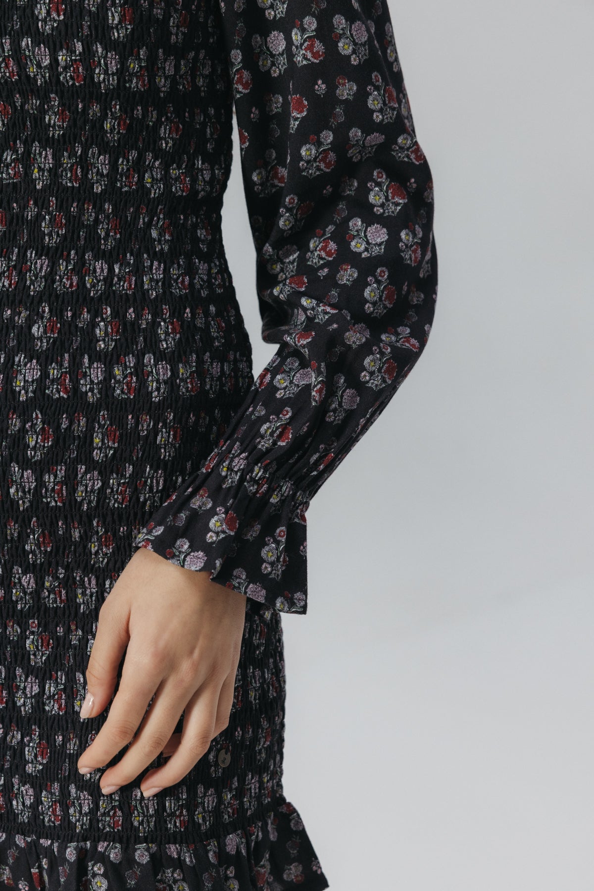 VESTIDO TEEN GOMAS ESTAMPADO FLORES GRANDES NEGRO