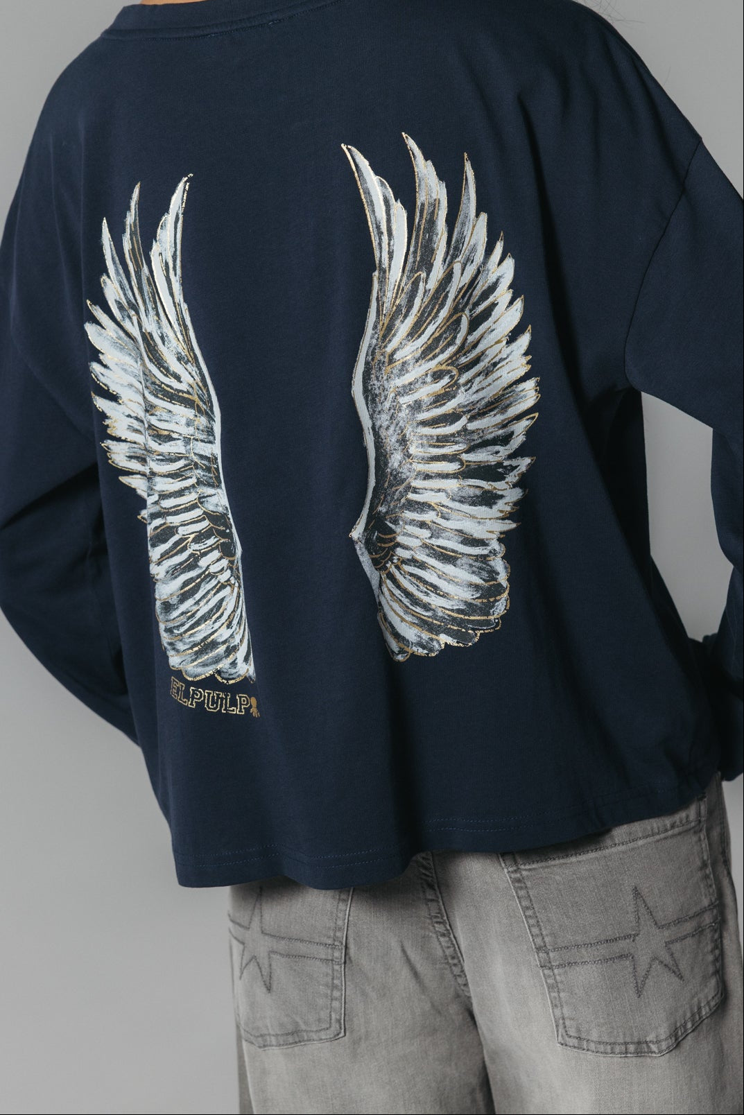 CAMISETA TEEN MANGA LARGA ESTAMPADO LOVE WINGS AZUL MARINO