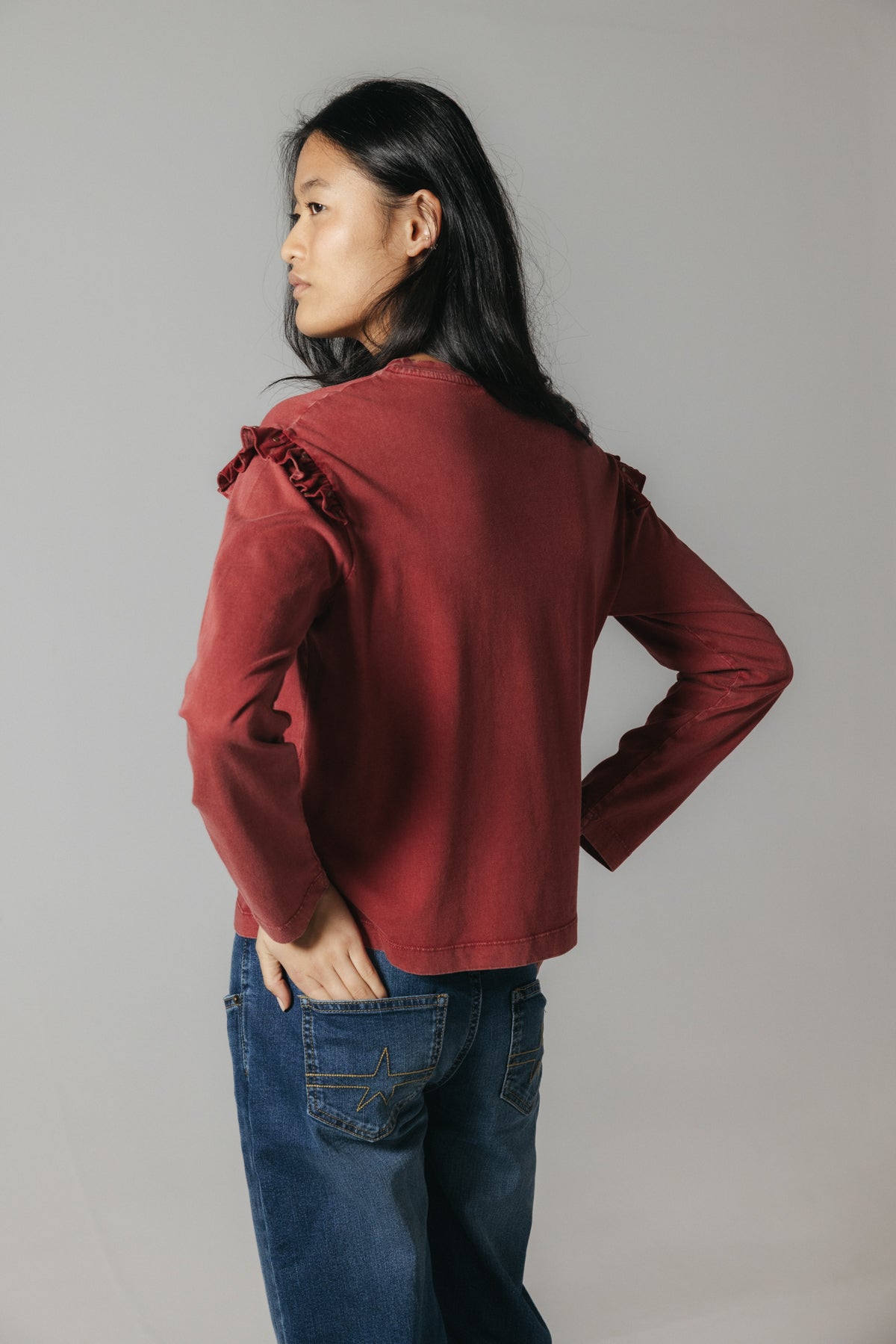 CAMISETA TEEN VOLANTES MANGA TACHAS GRANATE