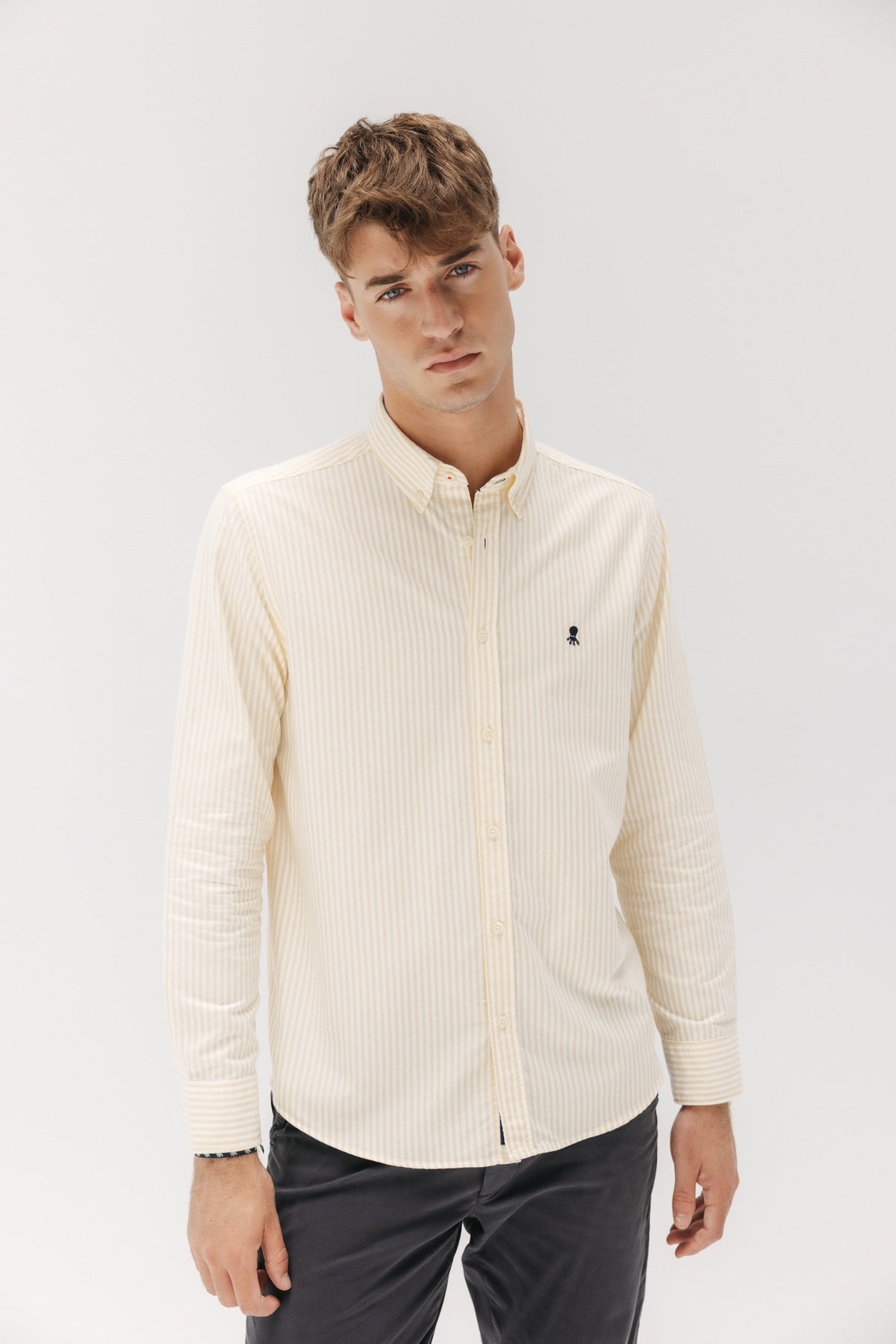 Camisa oxford cuello boton rayas amarillo - Main Image