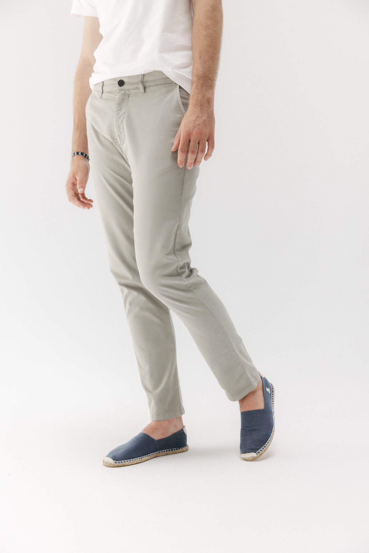 PANTALÓN CHINO PEACH GRIS MEDIO