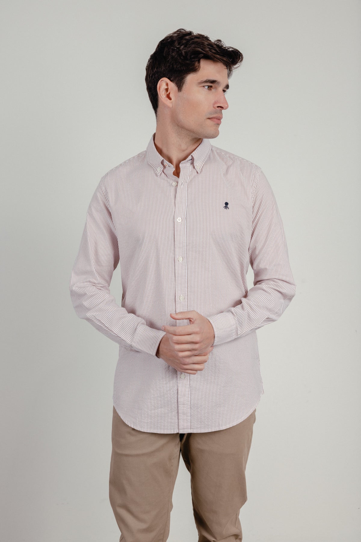 Camisa casual popelín raya pequeña canela