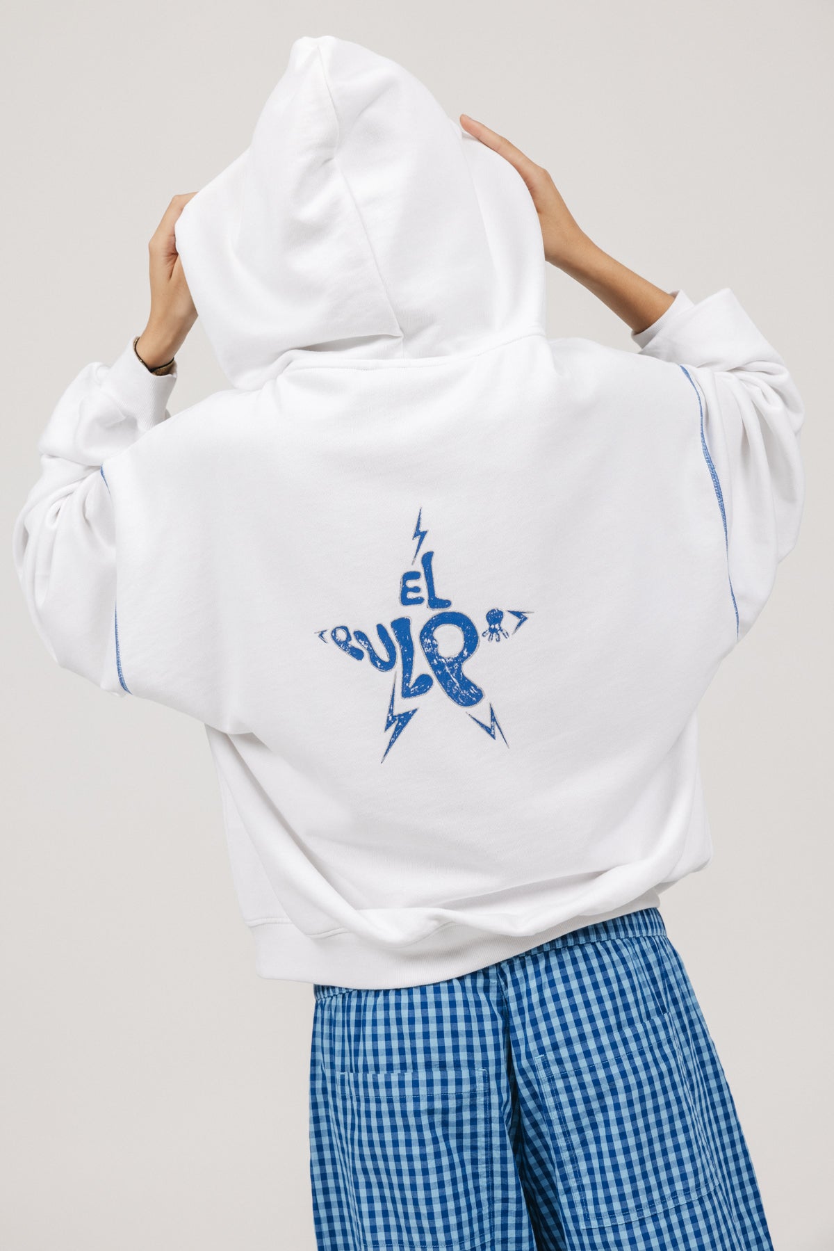 HOODED SWEATSHIRT WITH STAR LOGO DRAWN IN PURE WHITE