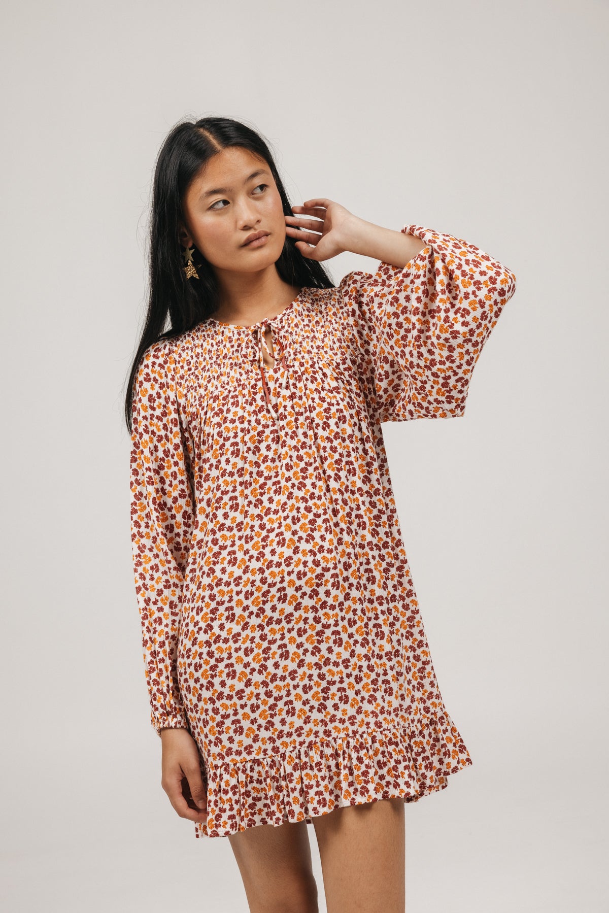 SHORT TEEN DRESS WITH ELASTIC TOP AND FLOWER PRINT IN PURE WHITE