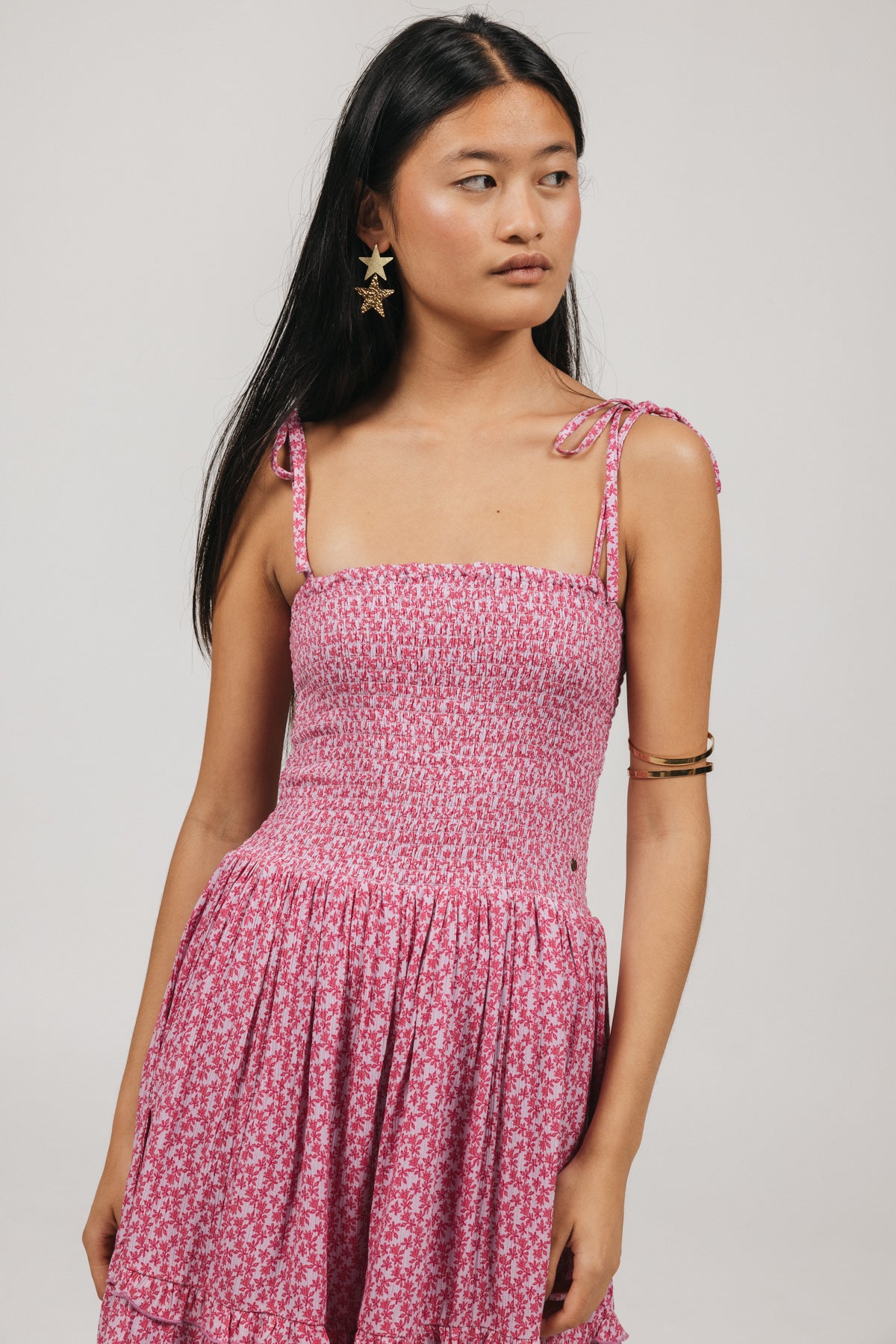 VESTIDO TEEN GOMAS AJUSTADO ESTAMPADO HOJAS LILA