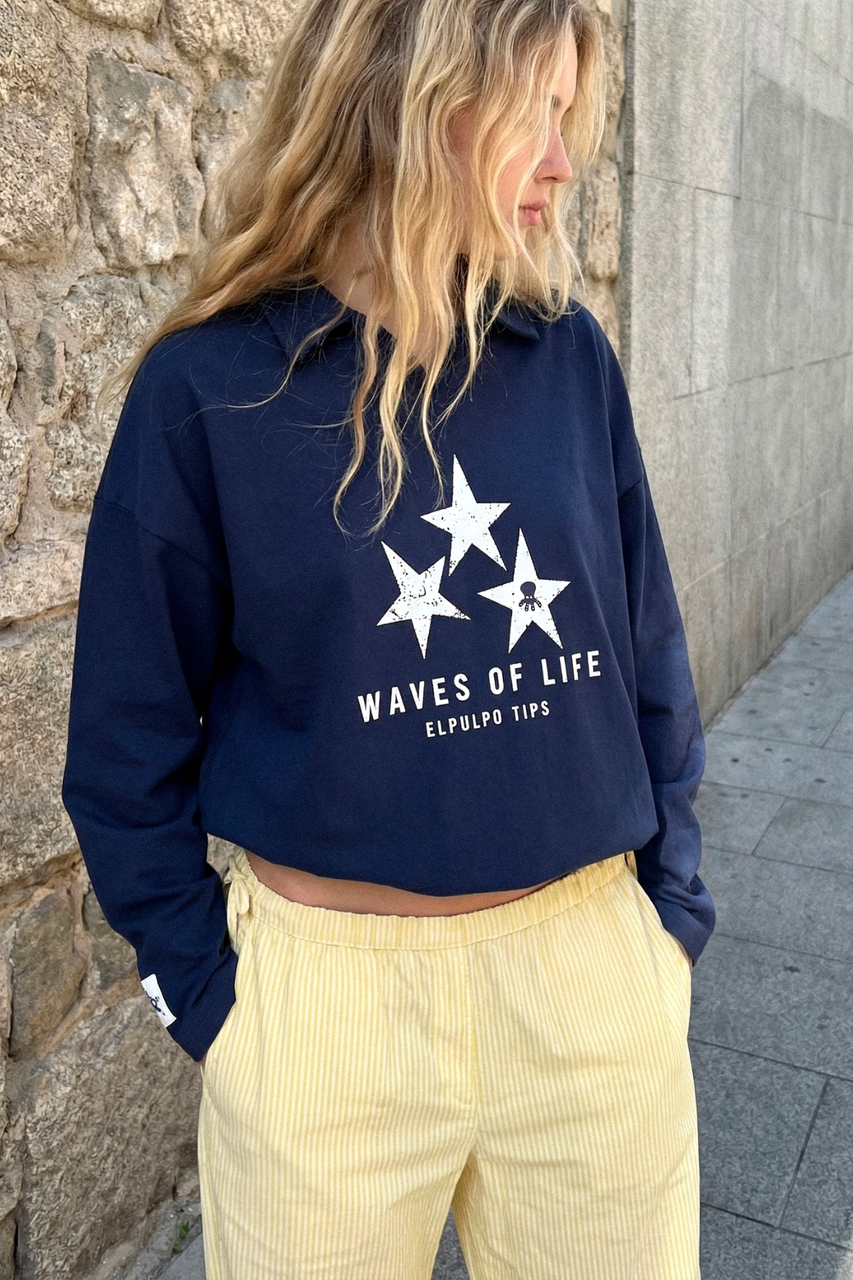Polo teen manga larga estampado estrellas azul marino